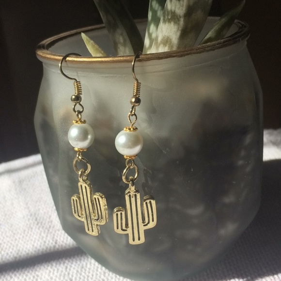 Earrings - Picture 1 of 3
